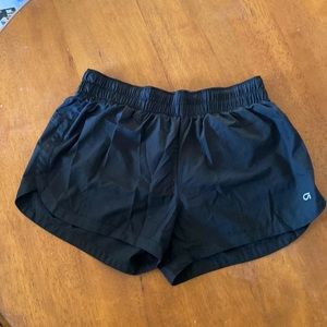 GAP FIT RUNNING SHORTS